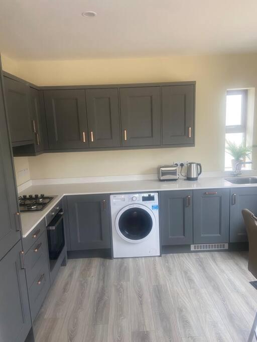Modern Apartment At Croagh Patrick Westport Bagian luar foto