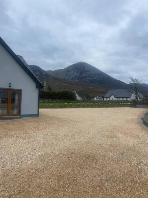 Modern Apartment At Croagh Patrick Westport Bagian luar foto